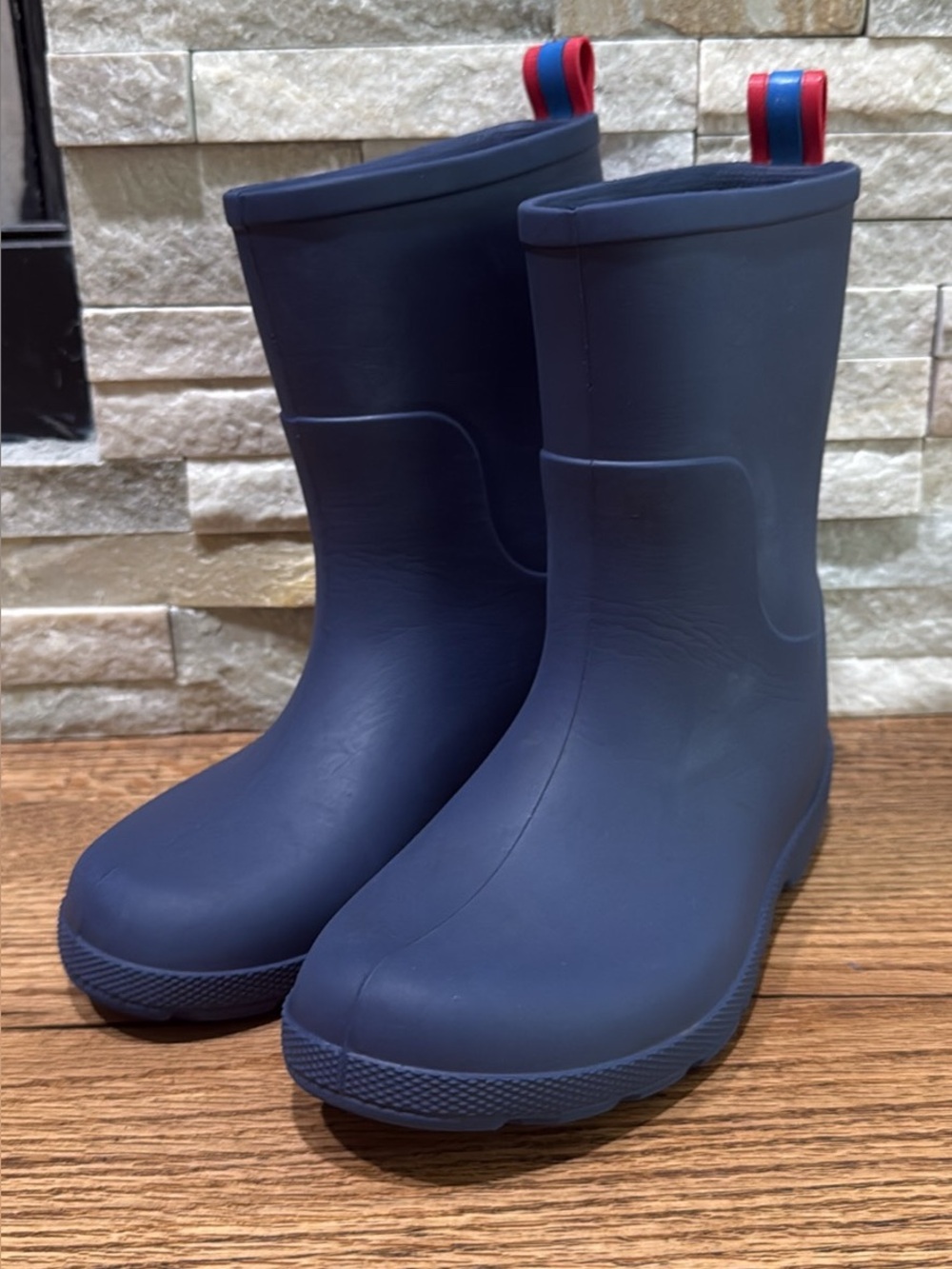 Kids totes rain boots size 13/1